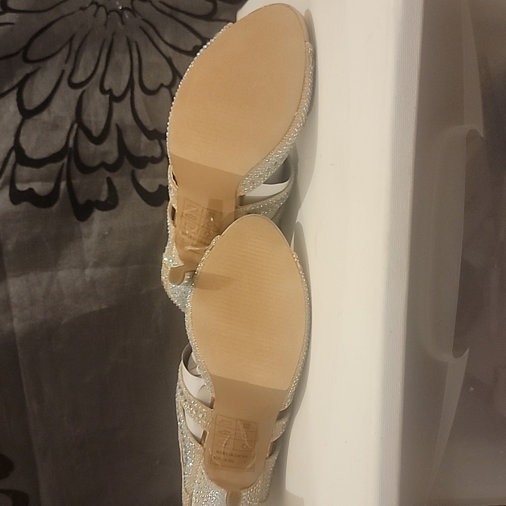 High Heels - Picture 4 of 4
